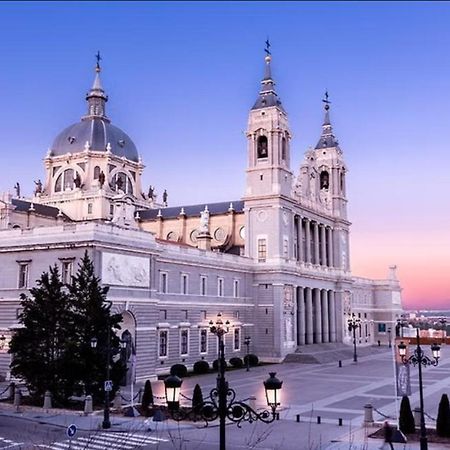 Hostel Puerta Del Angel Мадрид Экстерьер фото