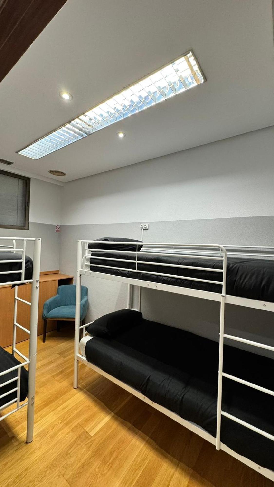 Hostel Puerta Del Angel Мадрид Экстерьер фото