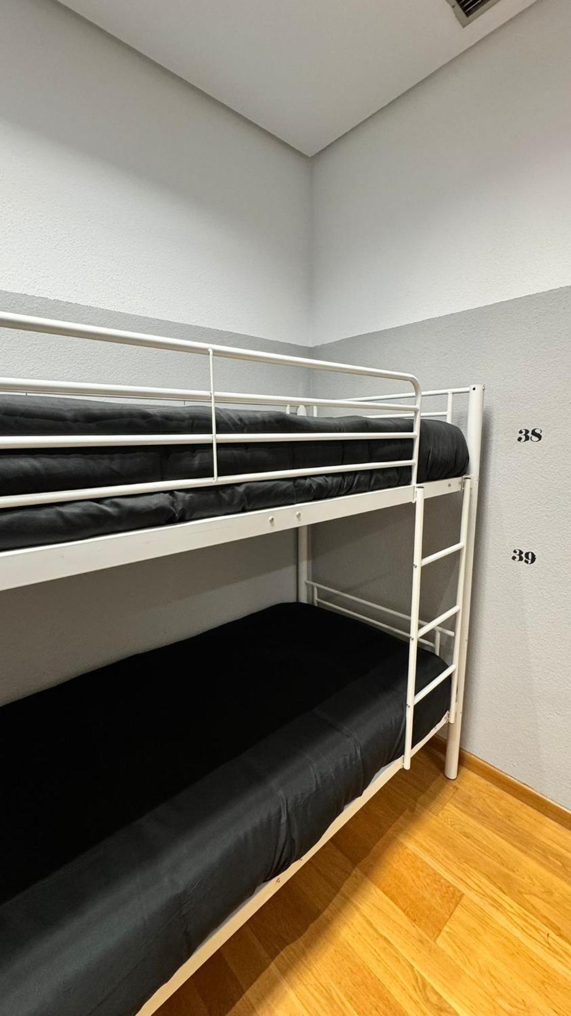 Hostel Puerta Del Angel Мадрид Экстерьер фото