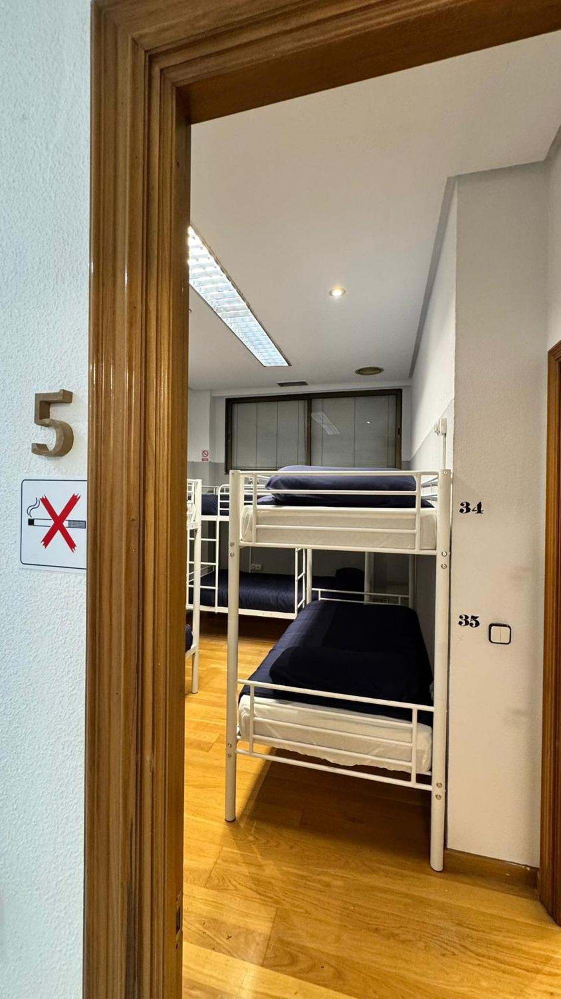 Hostel Puerta Del Angel Мадрид Экстерьер фото