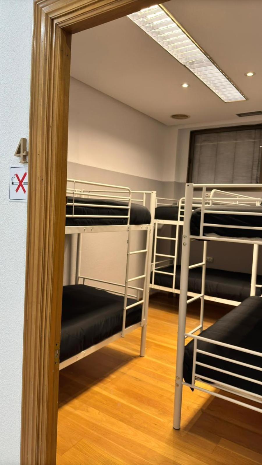 Hostel Puerta Del Angel Мадрид Экстерьер фото