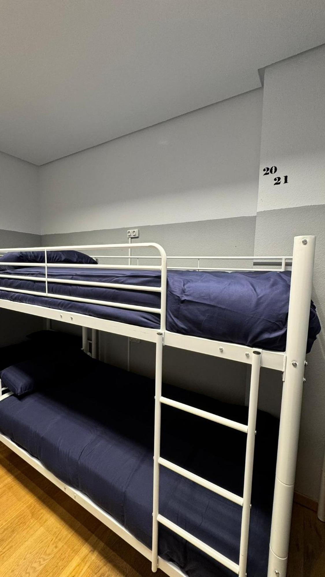 Hostel Puerta Del Angel Мадрид Экстерьер фото