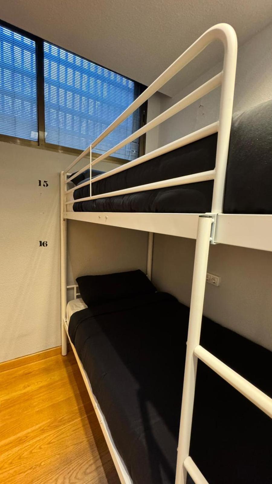 Hostel Puerta Del Angel Мадрид Экстерьер фото