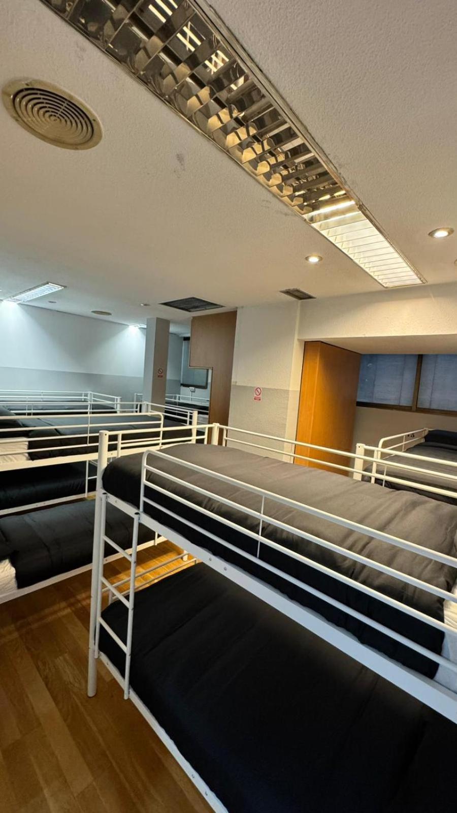 Hostel Puerta Del Angel Мадрид Экстерьер фото