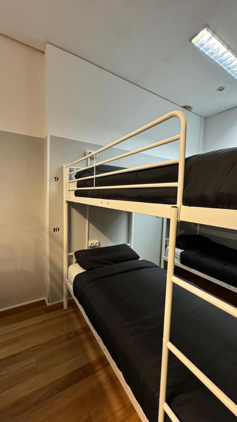 Hostel Puerta Del Angel Мадрид Экстерьер фото