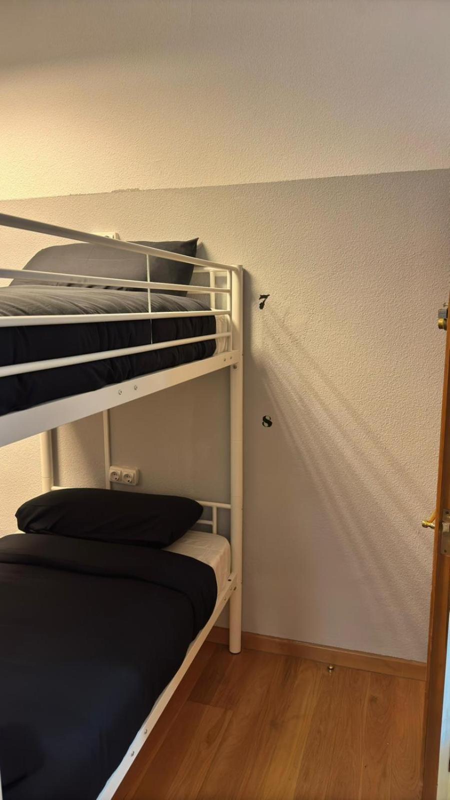 Hostel Puerta Del Angel Мадрид Экстерьер фото