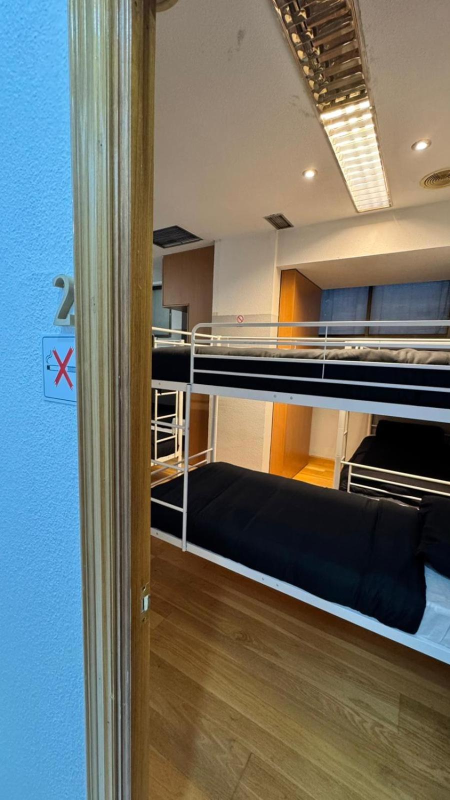 Hostel Puerta Del Angel Мадрид Экстерьер фото