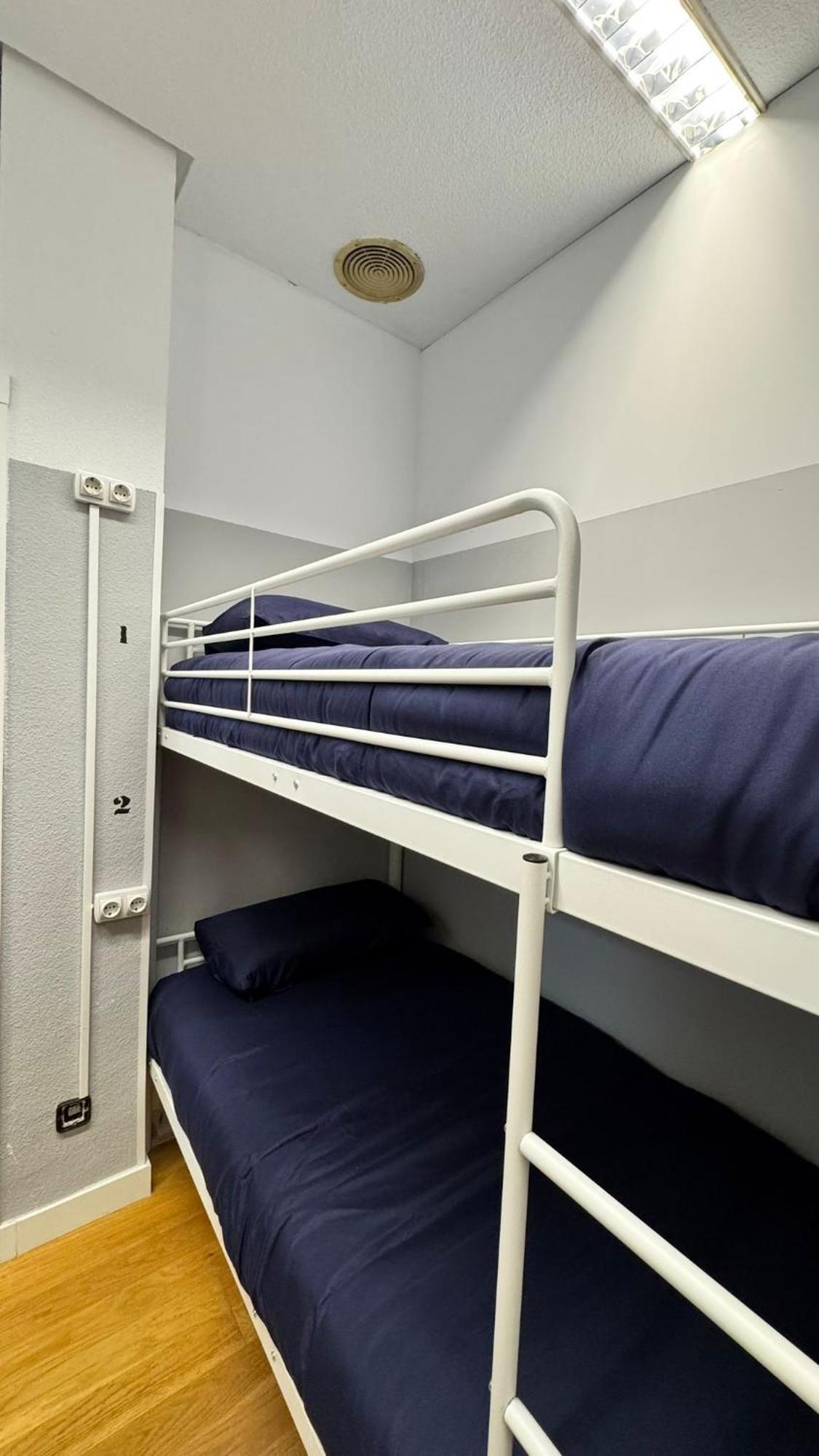 Hostel Puerta Del Angel Мадрид Экстерьер фото