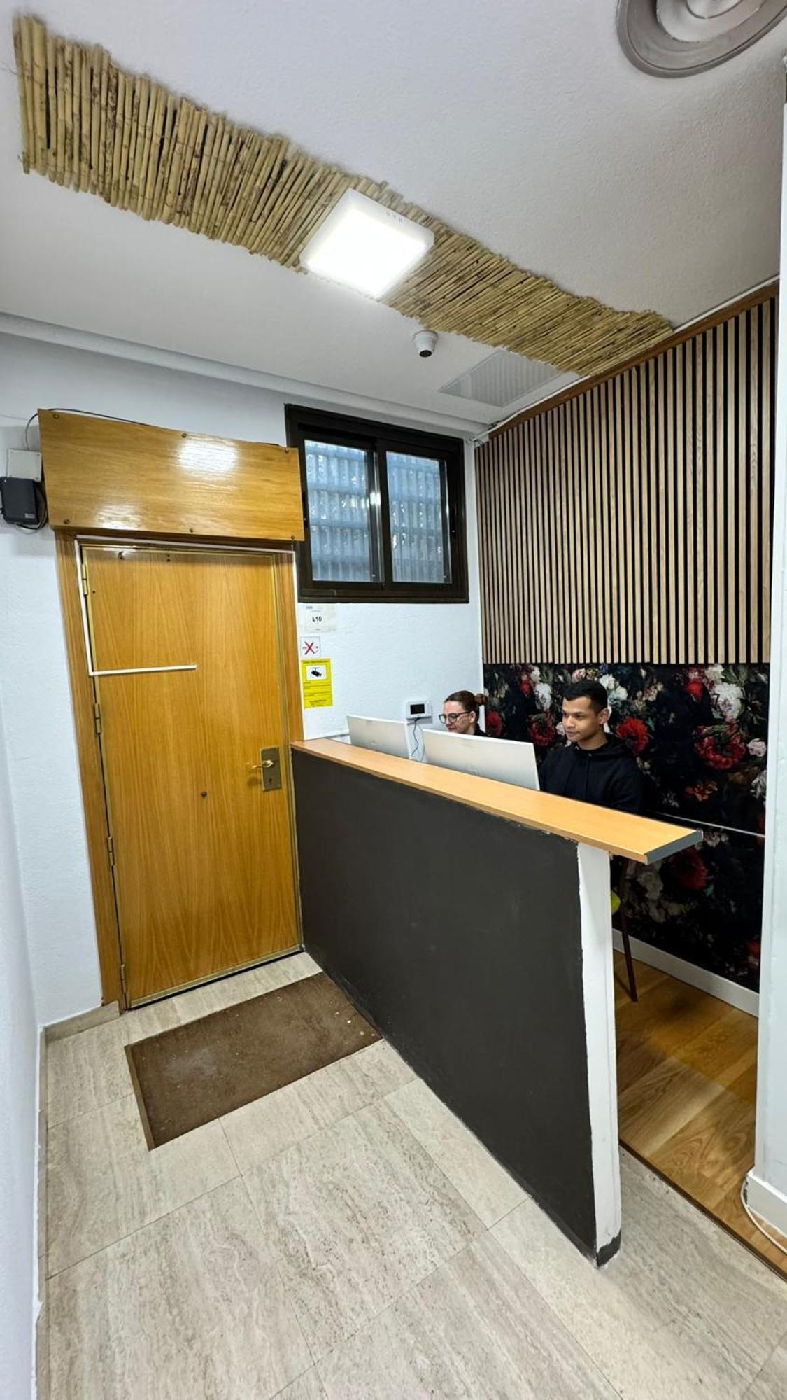 Hostel Puerta Del Angel Мадрид Экстерьер фото