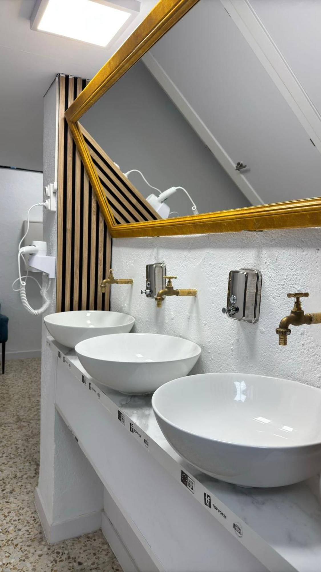 Hostel Puerta Del Angel Мадрид Экстерьер фото