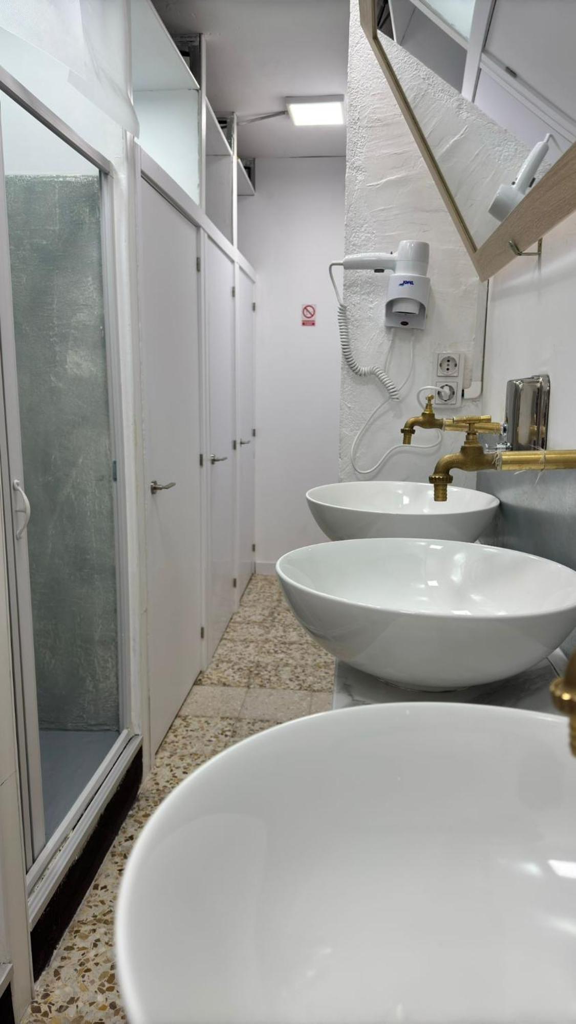 Hostel Puerta Del Angel Мадрид Экстерьер фото